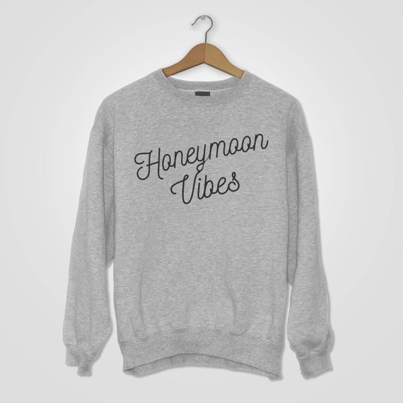 Sugarbaby Honeymoon Vibes Swea - Summer Clothing Vibes recension och pris