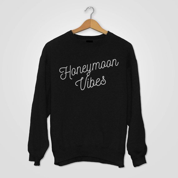 Sugarbaby Honeymoon Vibes Swea - Summer Clothing Vibes recension och pris